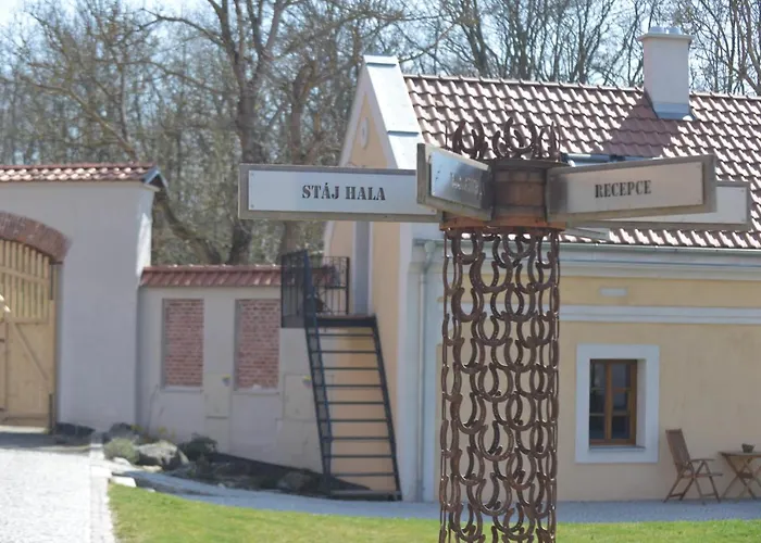 Statek Krkavci Hora Feriegård Nizbor