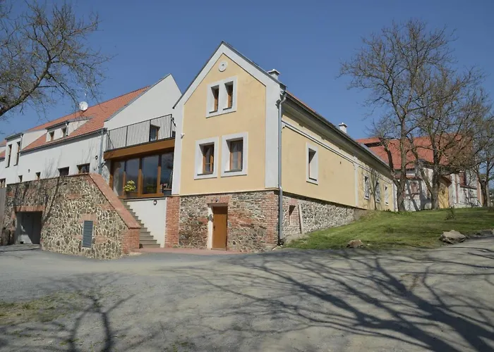 Statek Krkavci Hora Feriegård Nizbor